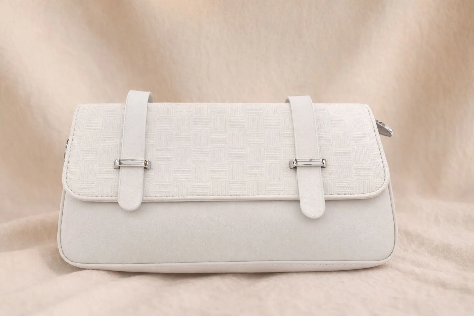 Majexia Classic White Flap Handbag – Minimal & Elegant Shoulder Bag