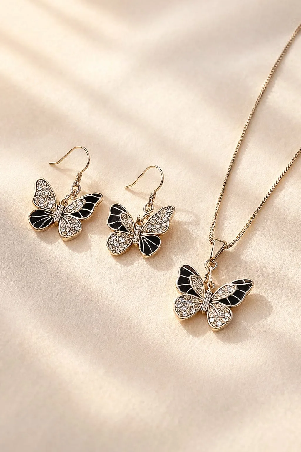 Majexia Butterfly Glam Pendant & Earrings Set